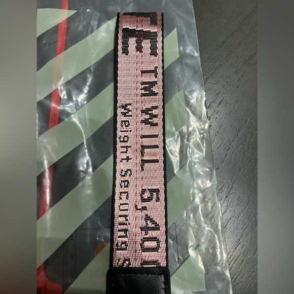 OFF WHITE keychain brand new - Picture 2 of 2
